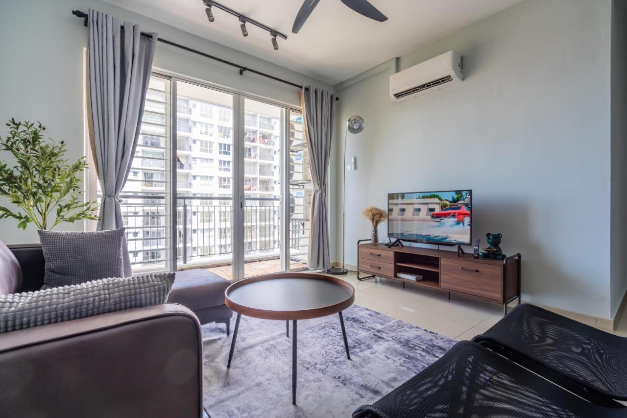 Cozy 3-bedroom With Pool 6 Pax - Semarak Pangsapuri *