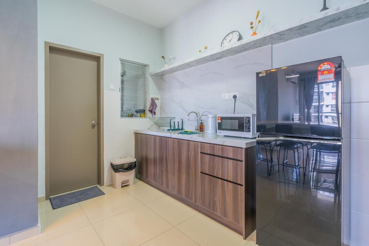 Cozy 3-bedroom With Pool 6 Pax - Semarak Apartemen